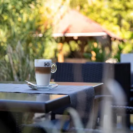 Atrium Agard Panzio فندق مبيت وإفطار 4*