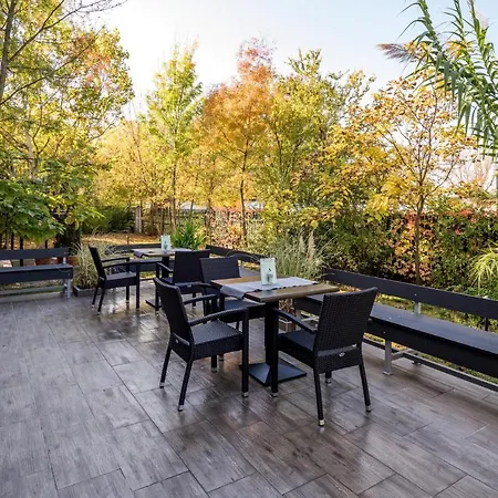 فندق مبيت وإفطار Atrium Agard Panzio 4*